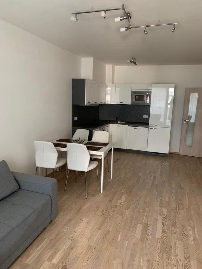 Appartement Garden Tower - 8 Min Do Centra, Garaz